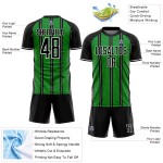 Aangepast zwart grasgroen-wit gesublimeerd voetbaltenue-shirt Aangepast zwart grasgroen-wit gesublimeerd voetbaltenue-shirt
