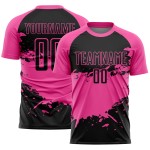 Aangepast zwart roze-wit sublimatie voetbaltenue shirt Aangepast zwart roze-wit sublimatie voetbaltenue shirt