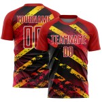 Aangepast rood goud-zwart spatten sublimatie voetbaltenue shirt Aangepast rood goud-zwart spatten sublimatie voetbaltenue shirt