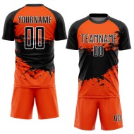 Aangepast oranje zwart-wit sublimatie voetbaltenue shirt