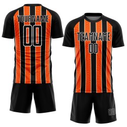 Aangepast zwart oranje-wit gesublimeerd voetbaltenue-shirt